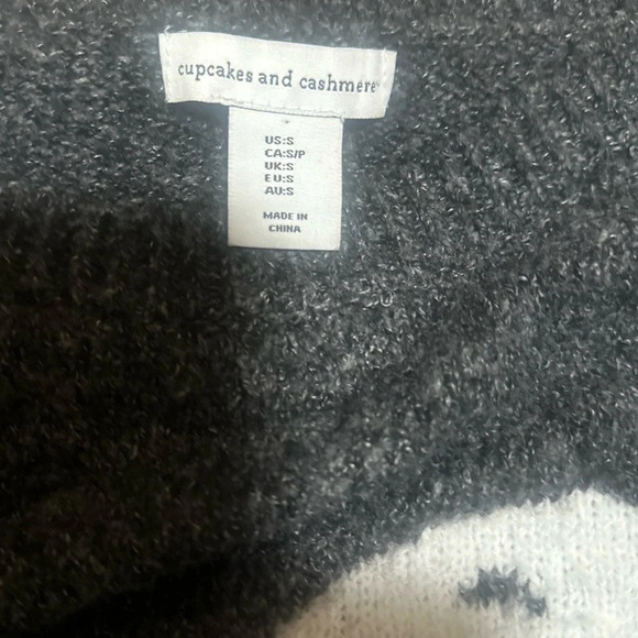 Women’s Cupcakes & Cashmere Gray Crewneck Long Sleeve Puppy Logo Sweater. Small - Picture 6 of 7